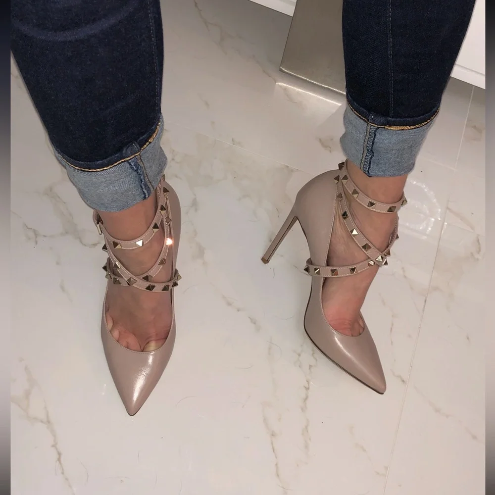 New Valentino Beige Leather Rockstud Ankle Wrap Pointed Toe Pumps 39 / 8 - Picture 4 of 11